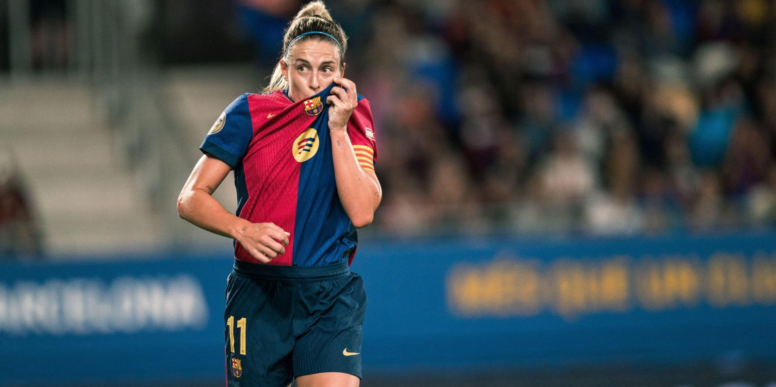 Alexia Putellas küsst das Wappen des FC Barcelona