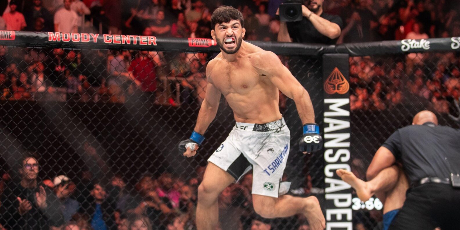 Arman Tsarukyan nach einem Sieg in der UFC