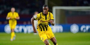 Carney Chukwuemeka im Trikot von Borussia Dortmund