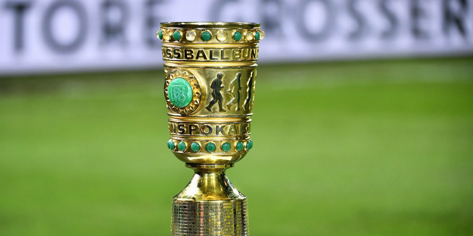 Der DFB-Pokal in Nahaufnahme