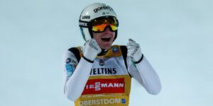 Domen Prevc nach einem erfolgreichen Sprung bei der Vierschanzentournee 2025/26