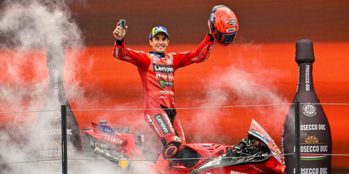 Marc Marquez jubelt nach einem MotoGP Sieg