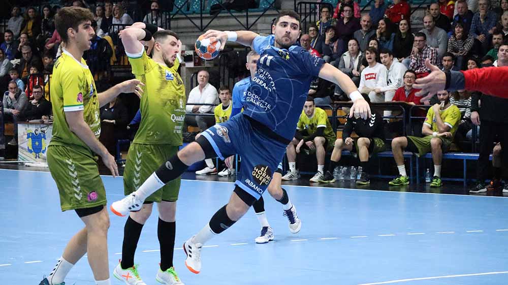 Handball Angreifer vor'm Abwurf