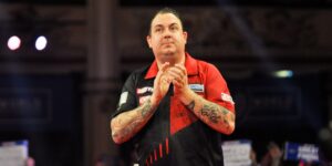 Kim Huybrechts bei einem Darts-Turnier