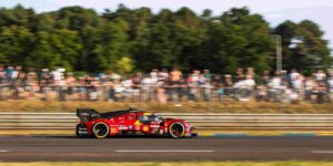 Der Ferrari mit der Nummer 51 beim Qualifyin in Le Mans 2025