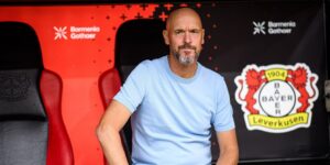 Erik ten Hag auf der Trainerbank von Bayer Leverkusen