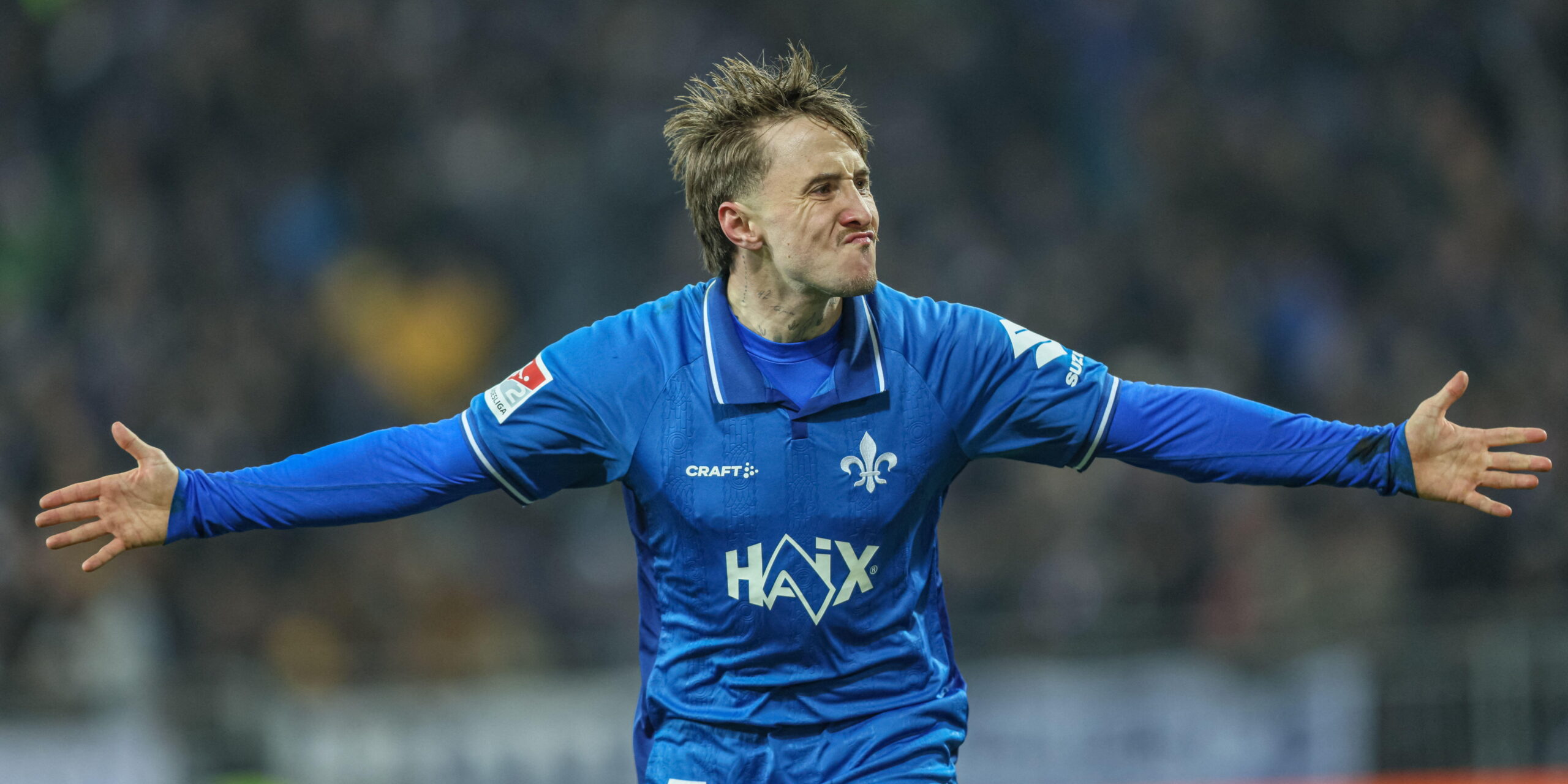 Luca Marseiler jubelt über ein Tor für Darmstadt 98