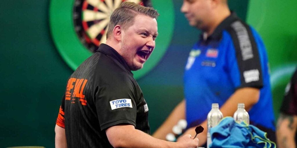 Martin Schindler während eines Darts-Spiels