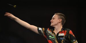 Ricardo Pietreczko bei einem Darts-Spiel 2025