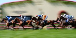 Ein Pferderennen ist im Gange