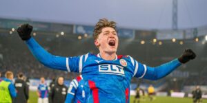 Ryan Naderi jubelt nach einem Tor für Hansa Rostock