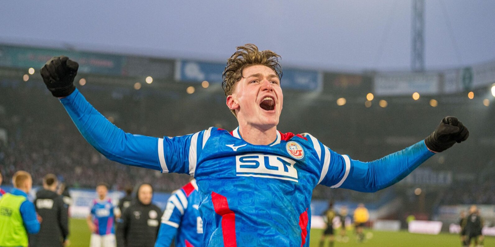 Ryan Naderi jubelt nach einem Tor für Hansa Rostock