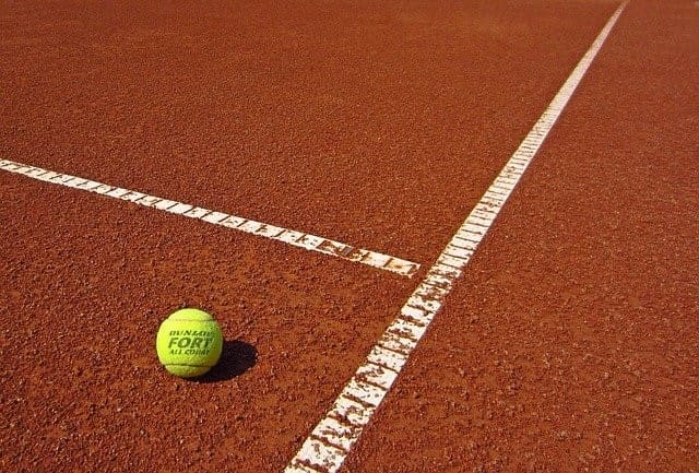 Tennisball auf dem Tenniscourt - ATP Madrid Wetten