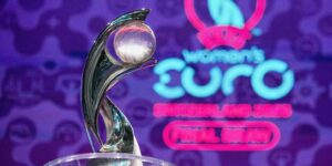 Die Trophäe bei der Frauen-EM 2025