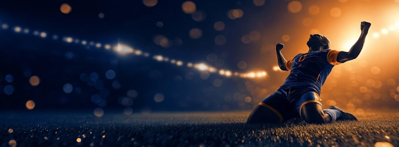 Emotionaler Torjubel eines Fußballspielers im Stadion