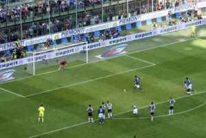 fussball-elfmeter-vogelperspektive