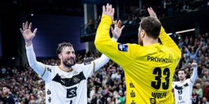 Spieler des THW Kiel jubeln nach einem Sieg