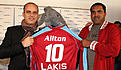 Klicke auf die Grafik für eine vergrößerte Ansicht

Name: ma-kfc-uerdingen-ailton-lakis.jpg
Ansichten: 47
Größe: 49,7 KB
ID: 4358931